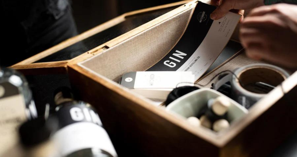 Gin set in a box