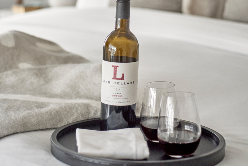 Wine bottle with glasses on a tray