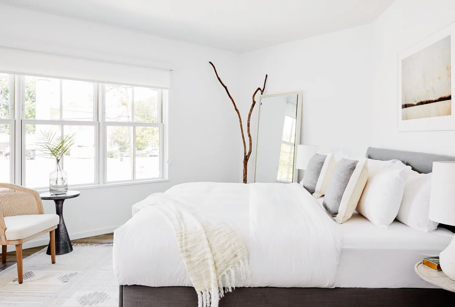 room with bed at the Menhaden