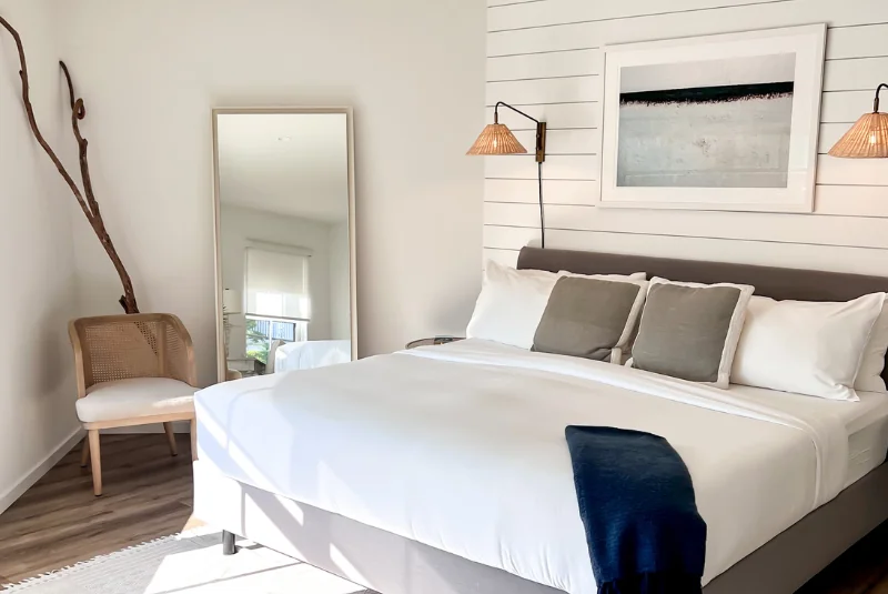 room with bed at the Menhaden